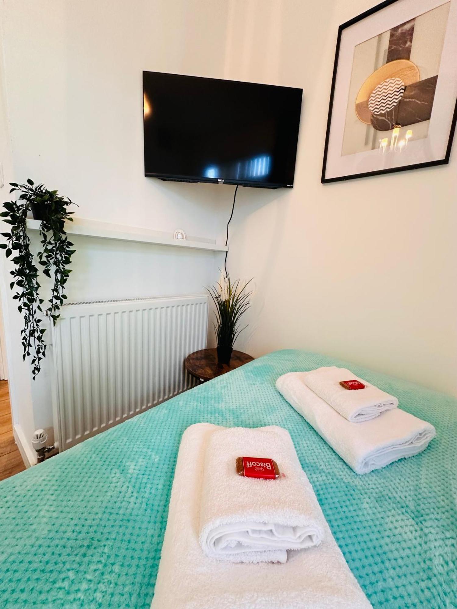 R2 - Elegant Private Room Opposite Queen Elizabeth Hospital - Harborne Бирмингем Экстерьер фото