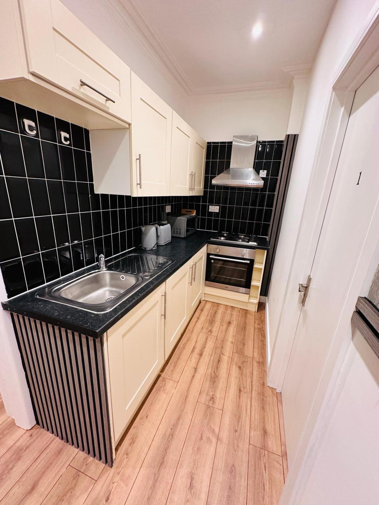 R2 - Elegant Private Room Opposite Queen Elizabeth Hospital - Harborne Бирмингем Экстерьер фото