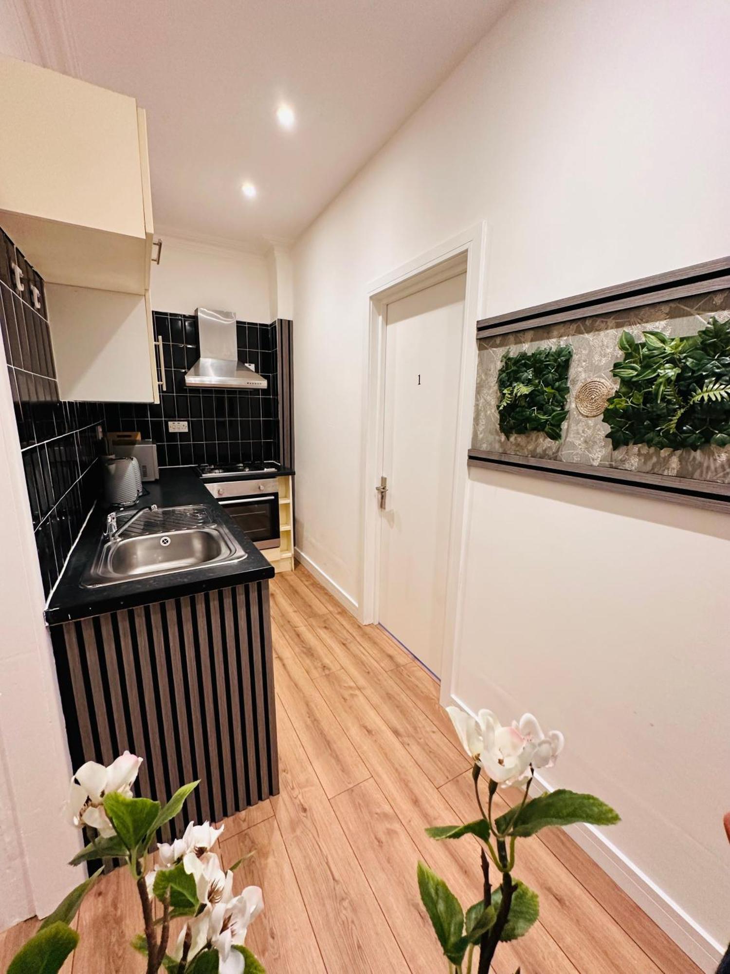 R2 - Elegant Private Room Opposite Queen Elizabeth Hospital - Harborne Бирмингем Экстерьер фото